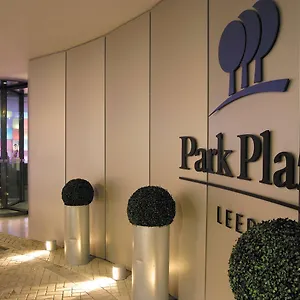 4* מלון Park Plaza